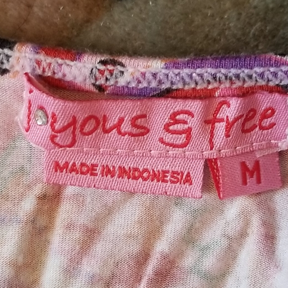 Beautiful embellished Dress paisley design - Picture 7 of 8